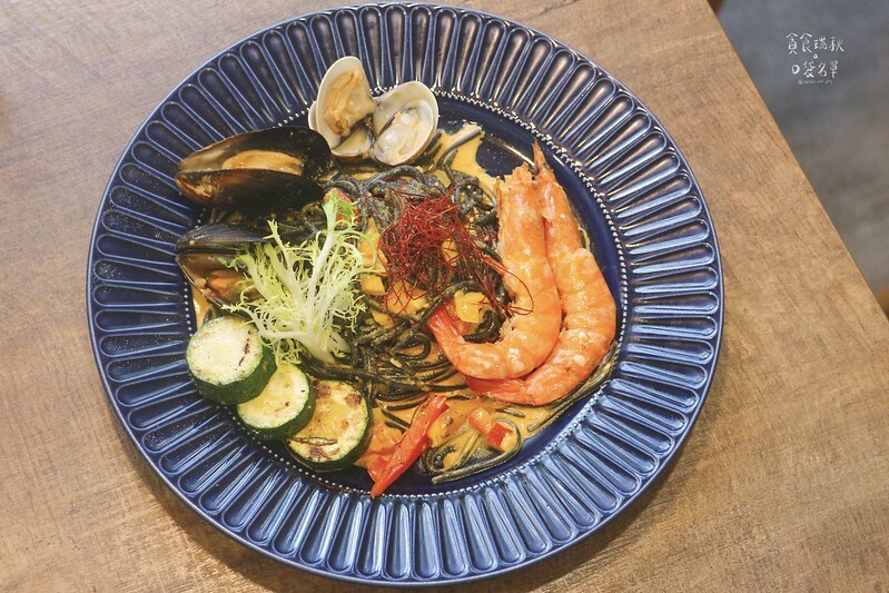 台中北區｜近中國醫創意義式料理，巫毒海鮮墨魚義大利麵美味到令