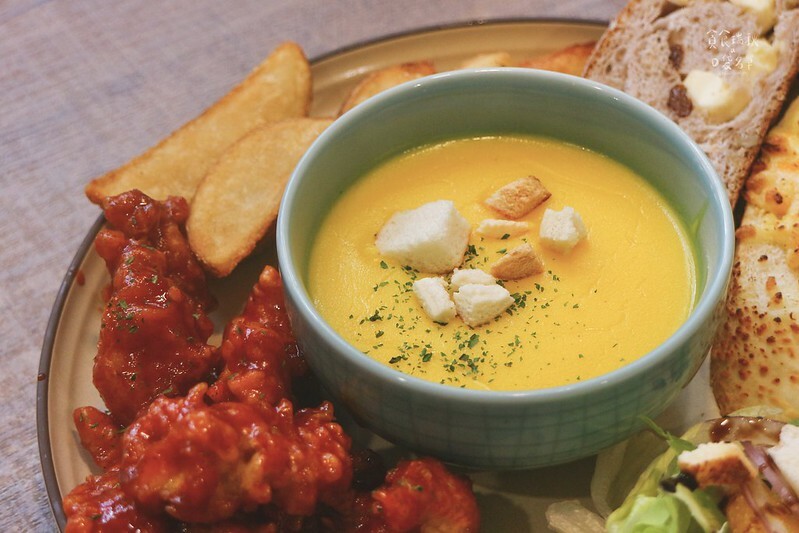 台中北區｜近中國醫創意義式料理，巫毒海鮮墨魚義大利麵美味到令