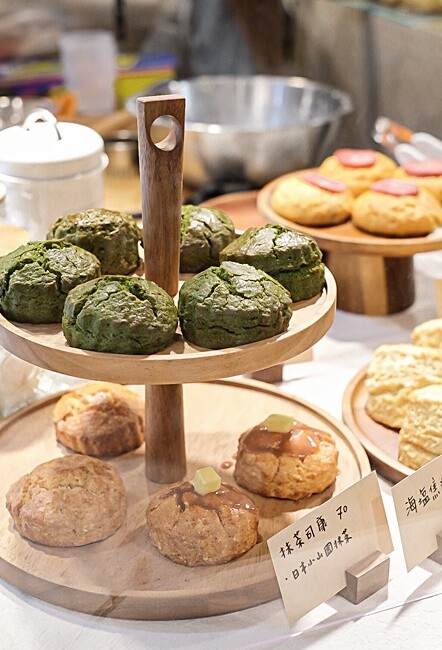 顏值爆表的司康專賣店來囉！！多種口味任你選，還有季節限定草莓系列司康讓你尷尬吃！！