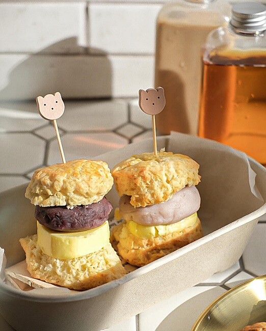 顏值爆表的司康專賣店來囉！！多種口味任你選，還有季節限定草莓系列司康讓你尷尬吃！！