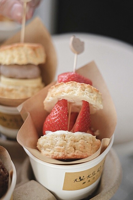 顏值爆表的司康專賣店來囉！！多種口味任你選，還有季節限定草莓系列司康讓你尷尬吃！！