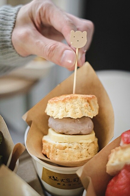 顏值爆表的司康專賣店來囉！！多種口味任你選，還有季節限定草莓系列司康讓你尷尬吃！！