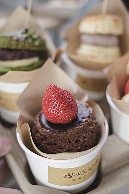 顏值爆表的司康專賣店來囉！！多種口味任你選，還有季節限定草莓系列司康讓你尷尬吃！！