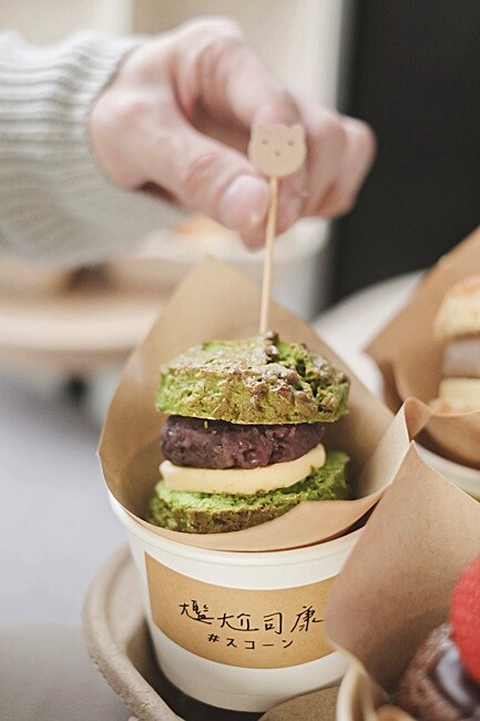 顏值爆表的司康專賣店來囉！！多種口味任你選，還有季節限定草莓系列司康讓你尷尬吃！！