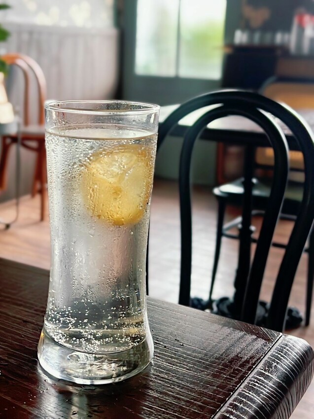 [台中西屯] Mook木可餐行｜隱身在巷弄內60年老宅｜無招牌手作早午餐店｜必點法式正統舒芙蕾｜寵物有善餐廳｜內附菜單 - 萍姐愛分享