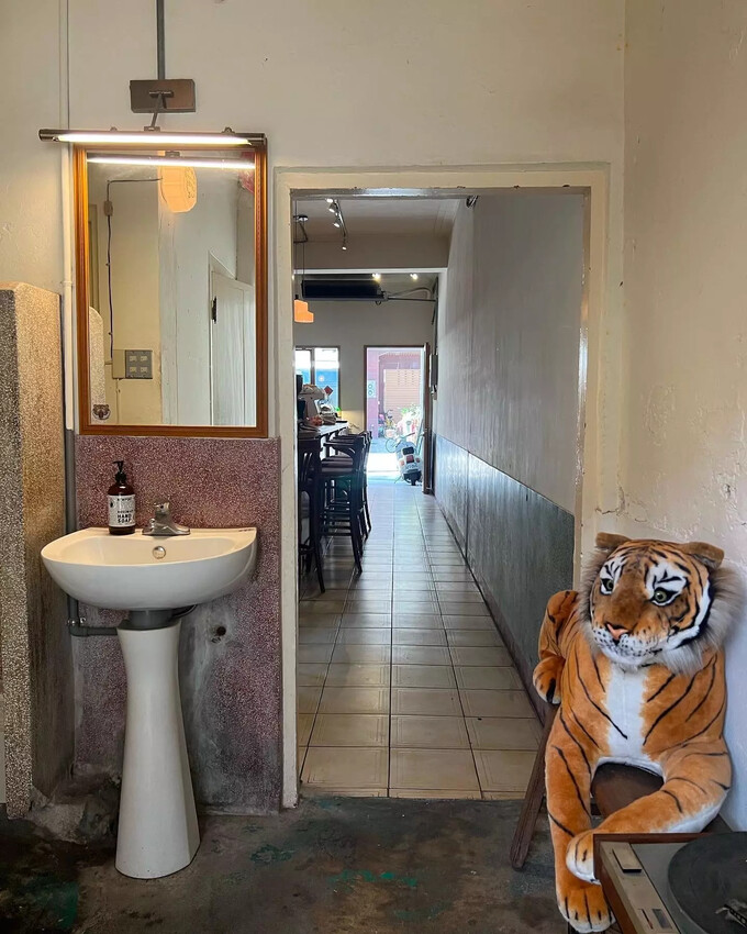 【虎尾】「虎日咖啡Tiger Bean.60年代復古懷舊風老宅咖啡(創意特調咖啡/肉桂捲/小老鼠乳酪/手作甜點)」