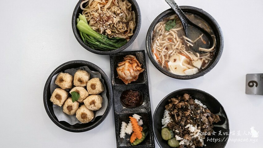 台中|素食 Shan shi 山實。蔬享.麵食.茶飲是複合式茶坊!炸臭豆腐很有儀式感的 餐點 是純素