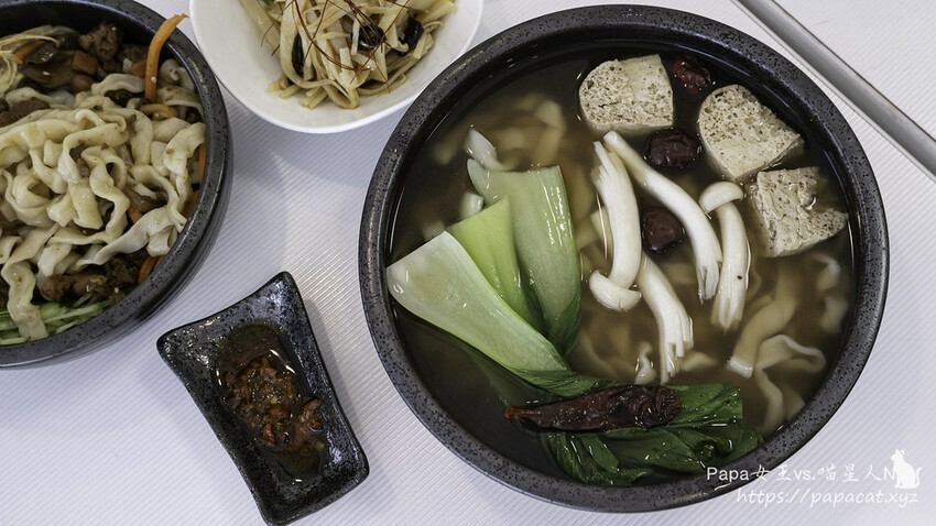 台中|素食 Shan shi 山實。蔬享.麵食.茶飲是複合式茶坊!炸臭豆腐很有儀式感的 餐點 是純素