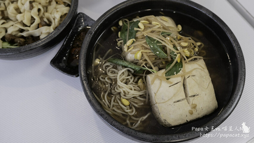 台中|素食 Shan shi 山實。蔬享.麵食.茶飲是複合式茶坊!炸臭豆腐很有儀式感的 餐點 是純素