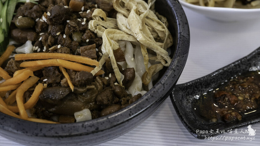 台中|素食 Shan shi 山實。蔬享.麵食.茶飲是複合式茶坊!炸臭豆腐很有儀式感的 餐點 是純素