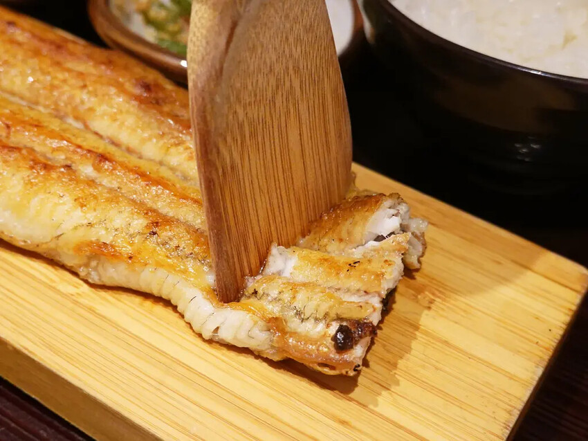鰻魚飯控必吃！日本米其林鰻魚飯台北就有，四代目菊川必吃鰻魚三吃。