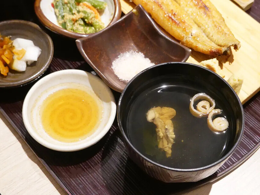 鰻魚飯控必吃！日本米其林鰻魚飯台北就有，四代目菊川必吃鰻魚三吃。