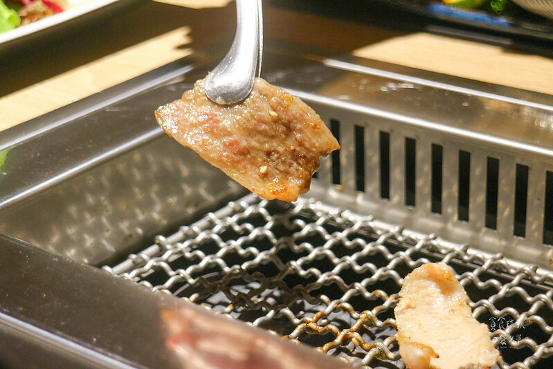 台中西屯｜一個人也能獨享美味優質燒肉，蔬菜沙拉自助吧吃到飽｜焼肉スマイル（燒肉Smile）市政店