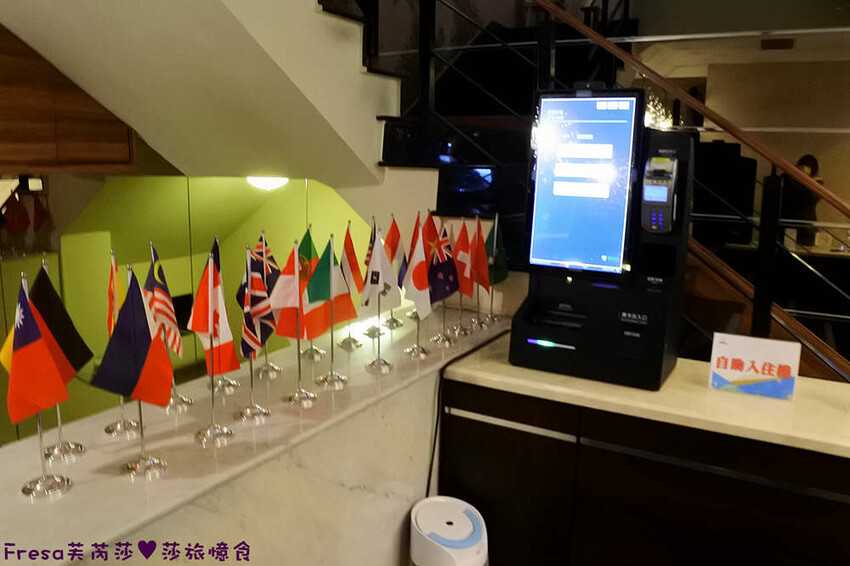 高雄飯店【夏優旅居】平價乾淨地點優！離奶茶一條街超近.享受放鬆旅行住這間│專屬停車場│大溝頂美食│鹽埕捷