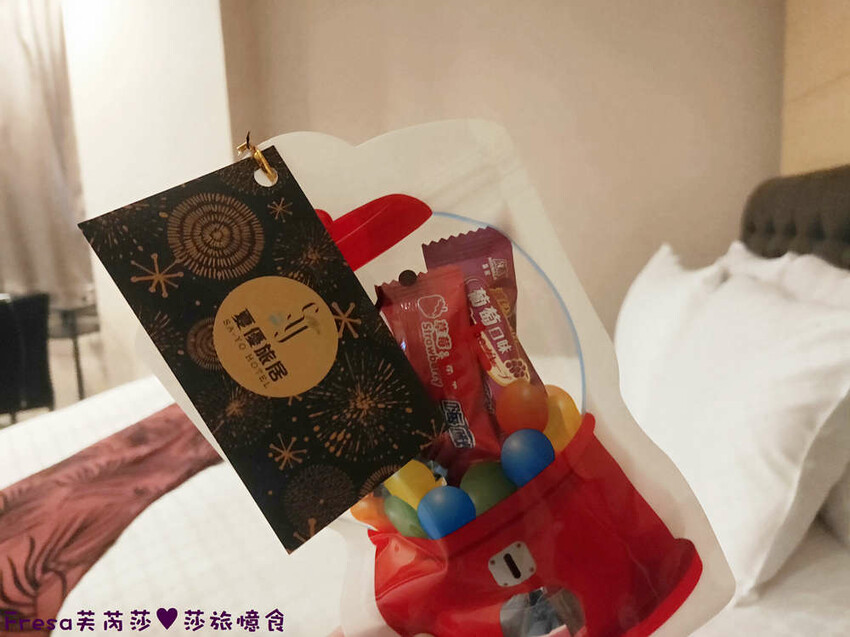 高雄飯店【夏優旅居】平價乾淨地點優！離奶茶一條街超近.享受放鬆旅行住這間│專屬停車場│大溝頂美食│鹽埕捷