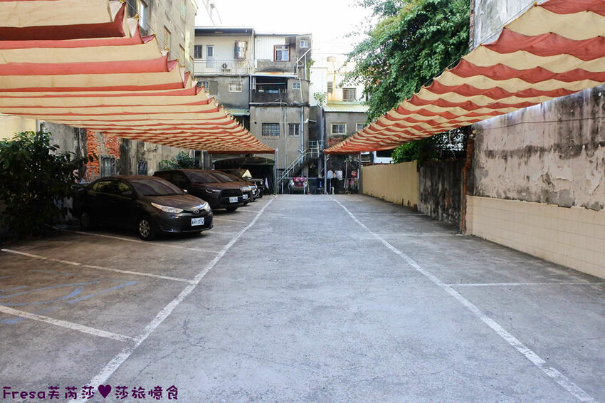 高雄飯店【夏優旅居】平價乾淨地點優！離奶茶一條街超近.享受放鬆旅行住這間│專屬停車場│大溝頂美食│鹽埕捷