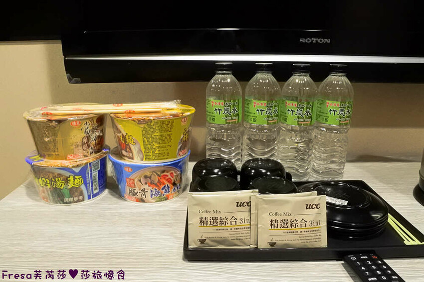 高雄飯店【夏優旅居】平價乾淨地點優！離奶茶一條街超近.享受放鬆旅行住這間│專屬停車場│大溝頂美食│鹽埕捷