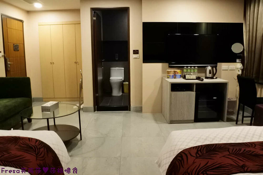 高雄飯店【夏優旅居】平價乾淨地點優！離奶茶一條街超近.享受放鬆旅行住這間│專屬停車場│大溝頂美食│鹽埕捷