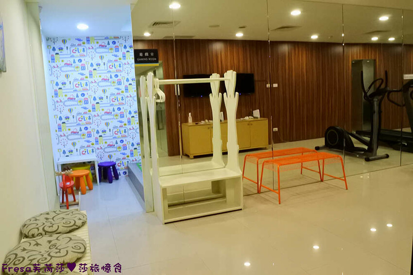 高雄飯店【夏優旅居】平價乾淨地點優！離奶茶一條街超近.享受放鬆旅行住這間│專屬停車場│大溝頂美食│鹽埕捷