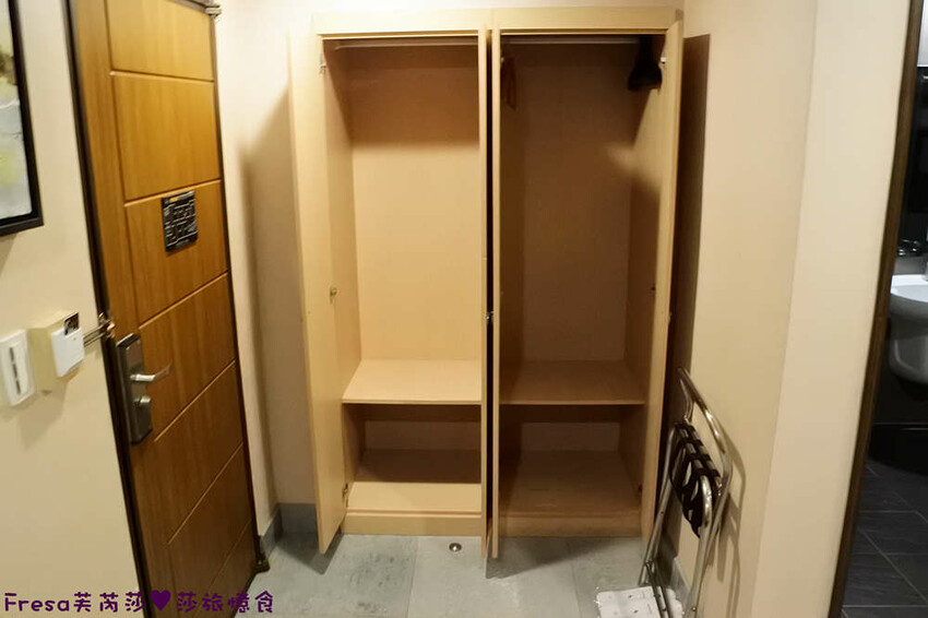 高雄飯店【夏優旅居】平價乾淨地點優！離奶茶一條街超近.享受放鬆旅行住這間│專屬停車場│大溝頂美食│鹽埕捷