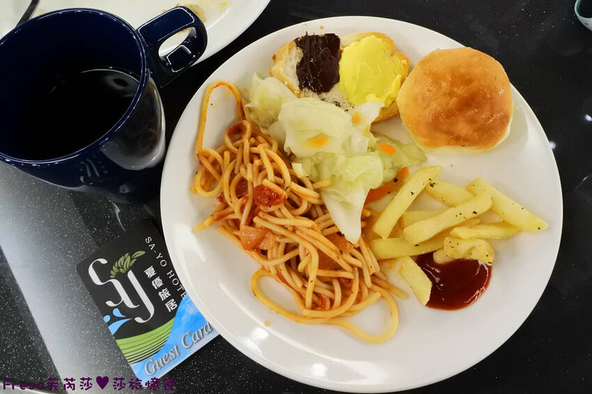 高雄飯店【夏優旅居】平價乾淨地點優！離奶茶一條街超近.享受放鬆旅行住這間│專屬停車場│大溝頂美食│鹽埕捷