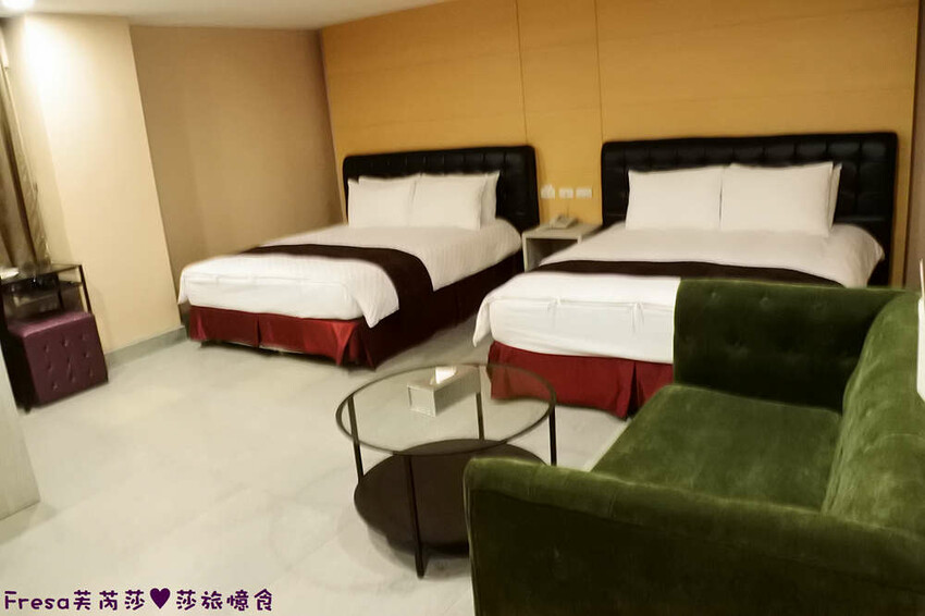 高雄飯店【夏優旅居】平價乾淨地點優！離奶茶一條街超近.享受放鬆旅行住這間│專屬停車場│大溝頂美食│鹽埕捷