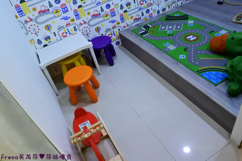 高雄飯店【夏優旅居】平價乾淨地點優！離奶茶一條街超近.享受放鬆旅行住這間│專屬停車場│大溝頂美食│鹽埕捷