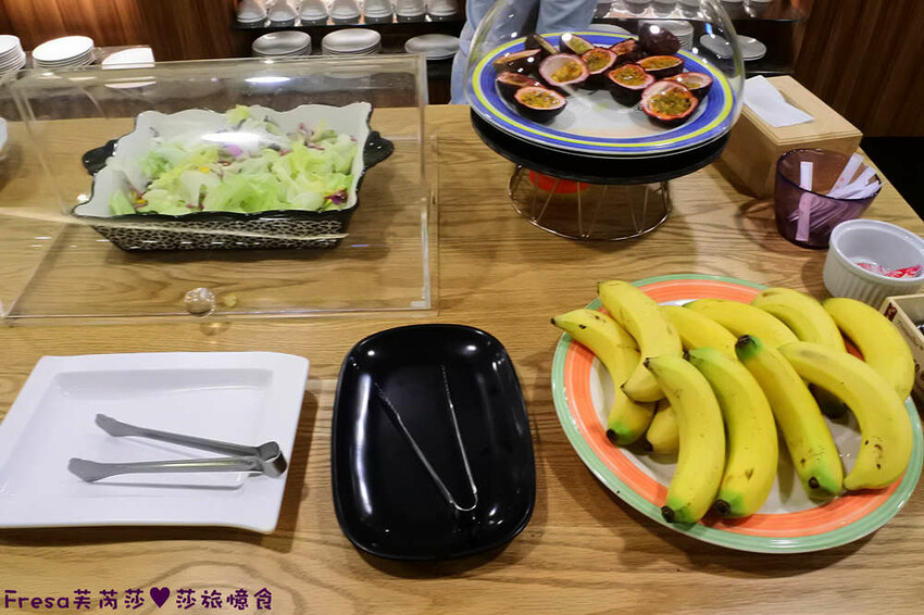 高雄飯店【夏優旅居】平價乾淨地點優！離奶茶一條街超近.享受放鬆旅行住這間│專屬停車場│大溝頂美食│鹽埕捷