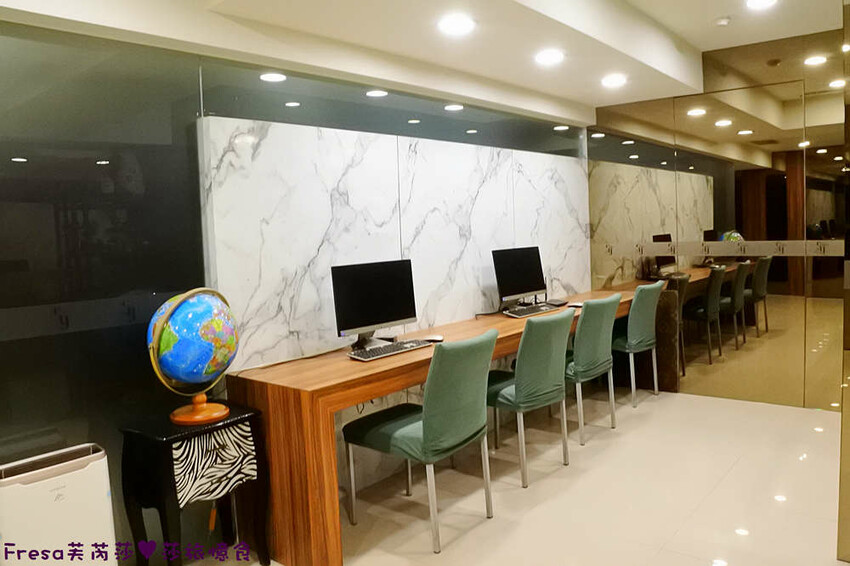 高雄飯店【夏優旅居】平價乾淨地點優！離奶茶一條街超近.享受放鬆旅行住這間│專屬停車場│大溝頂美食│鹽埕捷