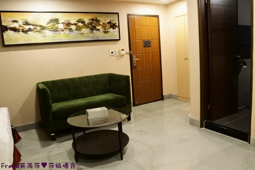 高雄飯店【夏優旅居】平價乾淨地點優！離奶茶一條街超近.享受放鬆旅行住這間│專屬停車場│大溝頂美食│鹽埕捷