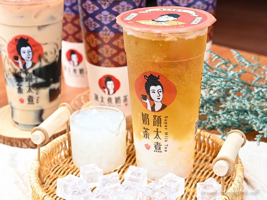 顏太煮奶茶｜逢甲排隊人氣手搖飲，招牌三喜厚奶茶一天賣上百杯，三種料任你選，新品朝露咖啡牛奶，咖啡控必嘗～