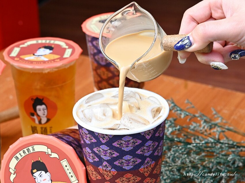 顏太煮奶茶｜逢甲排隊人氣手搖飲，招牌三喜厚奶茶一天賣上百杯，三種料任你選，新品朝露咖啡牛奶，咖啡控必嘗～