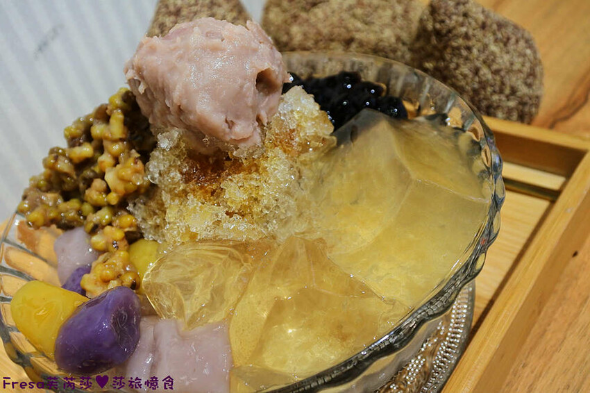 台南飲料【大可口飲品店】愛玉仙草甜品剉冰!桃膠養顏瓶裝好攜帶│草莓雪花冰超推薦│茶飲優惠價│永康美食