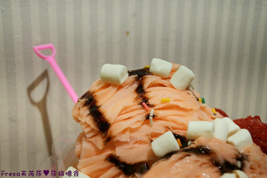 台南飲料【大可口飲品店】愛玉仙草甜品剉冰!桃膠養顏瓶裝好攜帶│草莓雪花冰超推薦│茶飲優惠價│永康美食