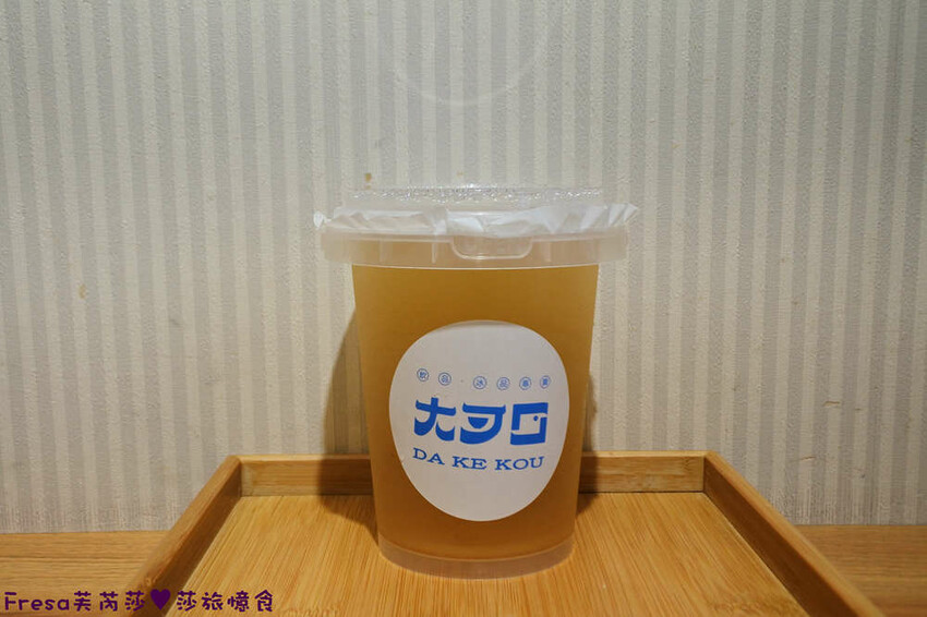 台南飲料【大可口飲品店】愛玉仙草甜品剉冰!桃膠養顏瓶裝好攜帶│草莓雪花冰超推薦│茶飲優惠價│永康美食