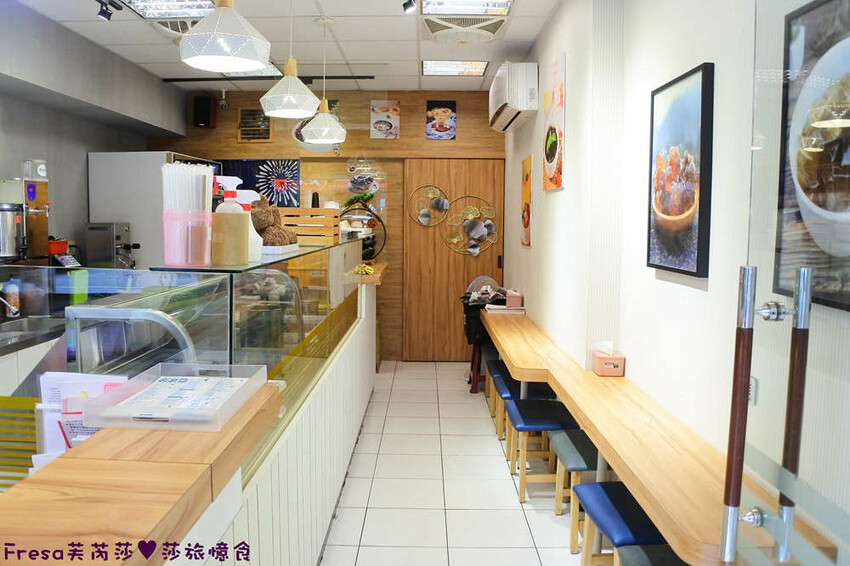 台南飲料【大可口飲品店】愛玉仙草甜品剉冰!桃膠養顏瓶裝好攜帶│草莓雪花冰超推薦│茶飲優惠價│永康美食