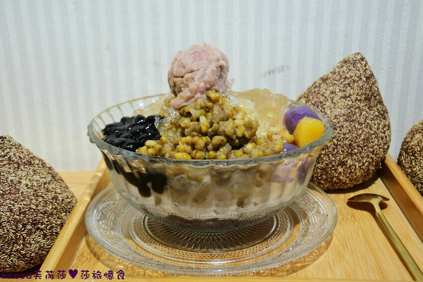 台南飲料【大可口飲品店】愛玉仙草甜品剉冰!桃膠養顏瓶裝好攜帶│草莓雪花冰超推薦│茶飲優惠價│永康美食