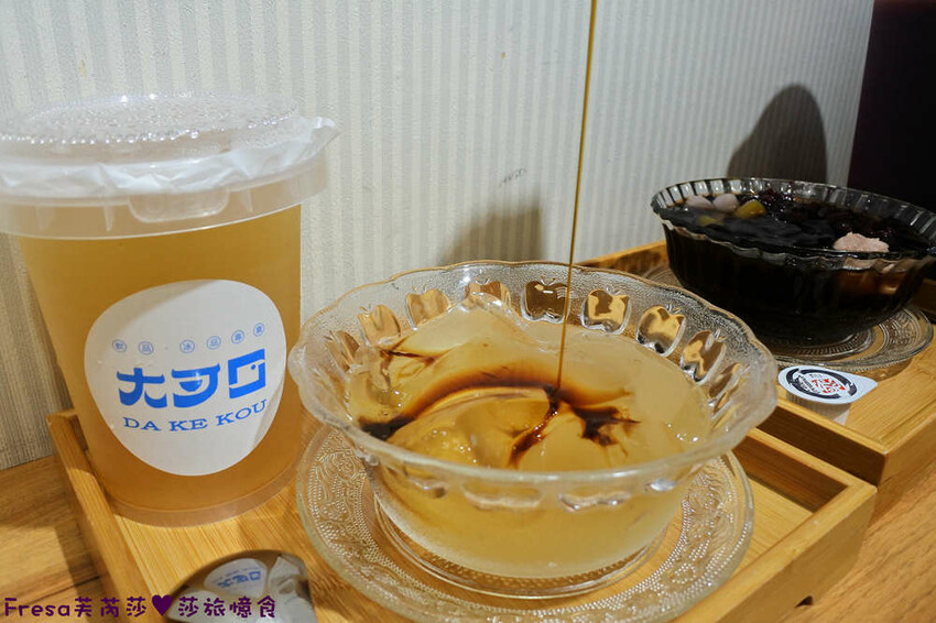 台南飲料【大可口飲品店】愛玉仙草甜品剉冰!桃膠養顏瓶裝好攜帶│草莓雪花冰超推薦│茶飲優惠價│永康美食