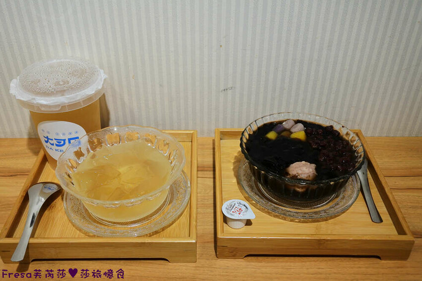 台南飲料【大可口飲品店】愛玉仙草甜品剉冰!桃膠養顏瓶裝好攜帶│草莓雪花冰超推薦│茶飲優惠價│永康美食