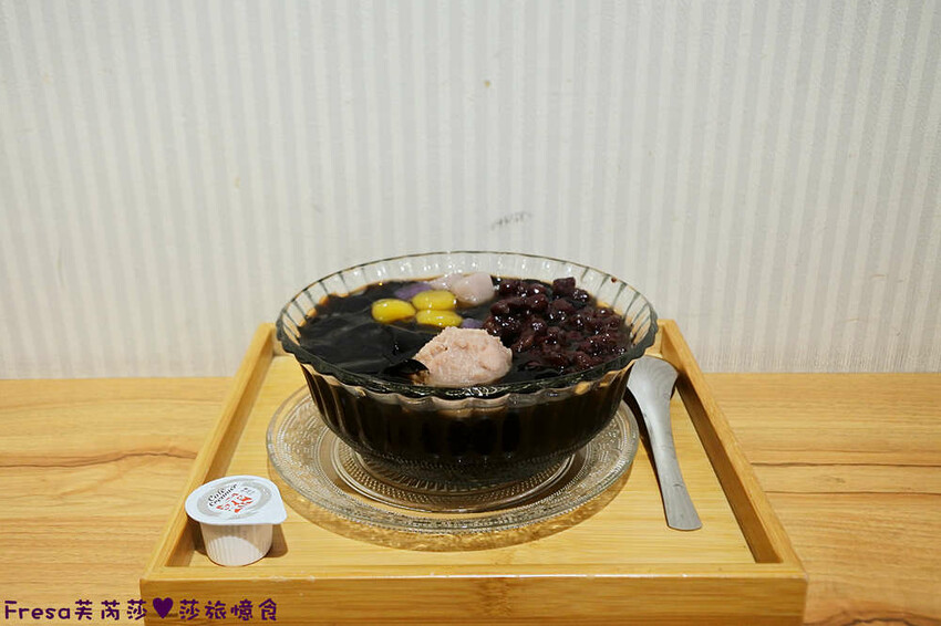 台南飲料【大可口飲品店】愛玉仙草甜品剉冰!桃膠養顏瓶裝好攜帶│草莓雪花冰超推薦│茶飲優惠價│永康美食