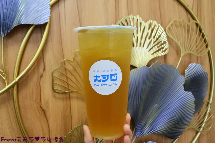 台南飲料【大可口飲品店】愛玉仙草甜品剉冰!桃膠養顏瓶裝好攜帶│草莓雪花冰超推薦│茶飲優惠價│永康美食