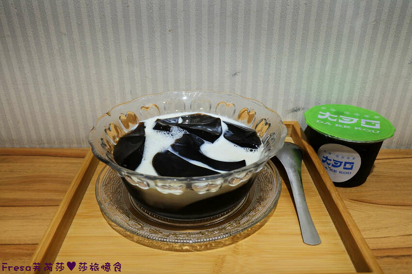 台南飲料【大可口飲品店】愛玉仙草甜品剉冰!桃膠養顏瓶裝好攜帶│草莓雪花冰超推薦│茶飲優惠價│永康美食