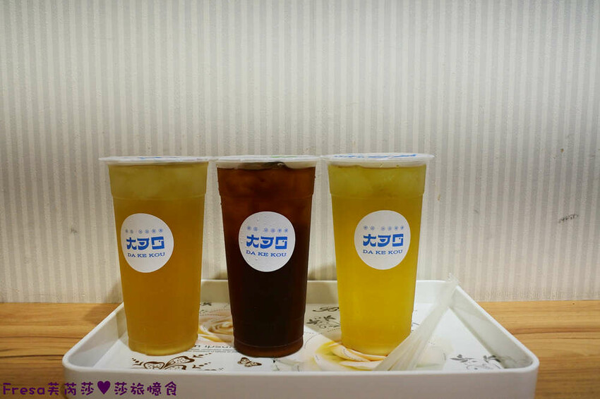 台南飲料【大可口飲品店】愛玉仙草甜品剉冰!桃膠養顏瓶裝好攜帶│草莓雪花冰超推薦│茶飲優惠價│永康美食