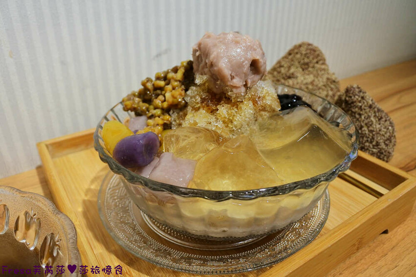 台南飲料【大可口飲品店】愛玉仙草甜品剉冰!桃膠養顏瓶裝好攜帶│草莓雪花冰超推薦│茶飲優惠價│永康美食