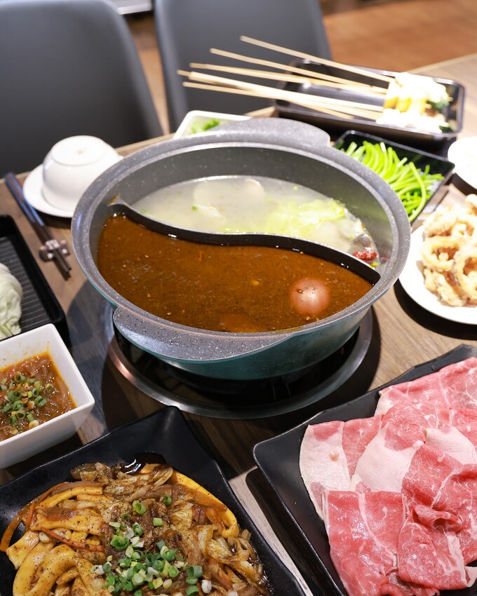 【台北火鍋推薦】籤王串麻鍋～邊吃邊涮好滿足，一個串串只要20元起！還有肉肉、海鮮、炸物、熱炒～台北平價火鍋、六張犁火鍋推薦