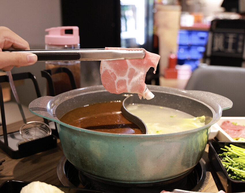 【台北火鍋推薦】籤王串麻鍋～邊吃邊涮好滿足，一個串串只要20元起！還有肉肉、海鮮、炸物、熱炒～台北平價火鍋、六張犁火鍋推薦