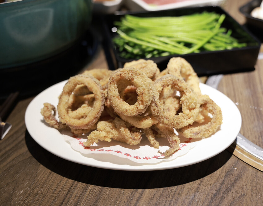 【台北火鍋推薦】籤王串麻鍋～邊吃邊涮好滿足，一個串串只要20元起！還有肉肉、海鮮、炸物、熱炒～台北平價火鍋、六張犁火鍋推薦