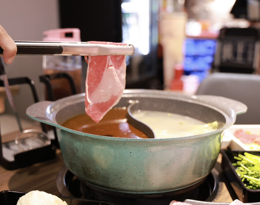 【台北火鍋推薦】籤王串麻鍋～邊吃邊涮好滿足，一個串串只要20元起！還有肉肉、海鮮、炸物、熱炒～台北平價火鍋、六張犁火鍋推薦