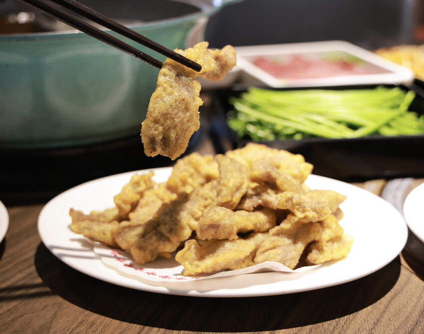 【台北火鍋推薦】籤王串麻鍋～邊吃邊涮好滿足，一個串串只要20元起！還有肉肉、海鮮、炸物、熱炒～台北平價火鍋、六張犁火鍋推薦