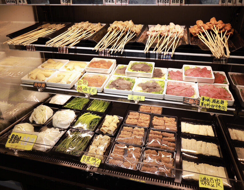 【台北火鍋推薦】籤王串麻鍋～邊吃邊涮好滿足，一個串串只要20元起！還有肉肉、海鮮、炸物、熱炒～台北平價火鍋、六張犁火鍋推薦